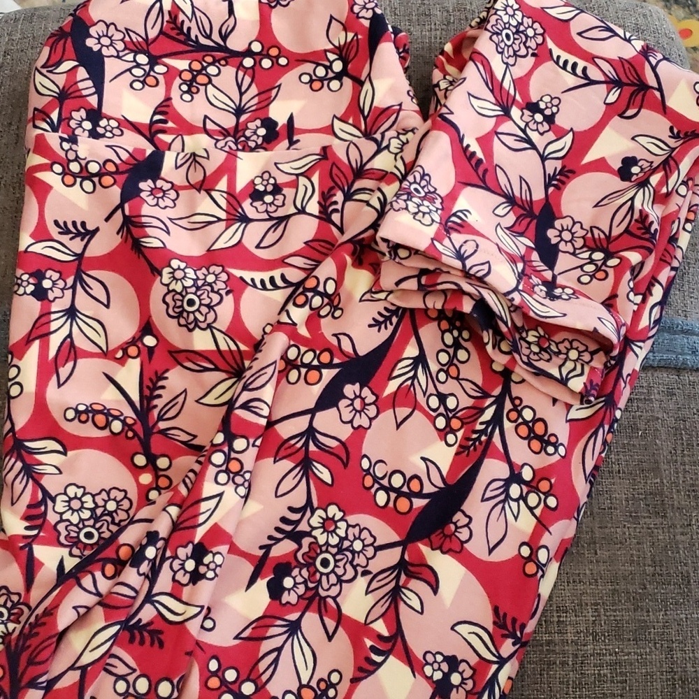 LuLaRoe Rose Red Purple and Cream Floral Print Leggings One Size